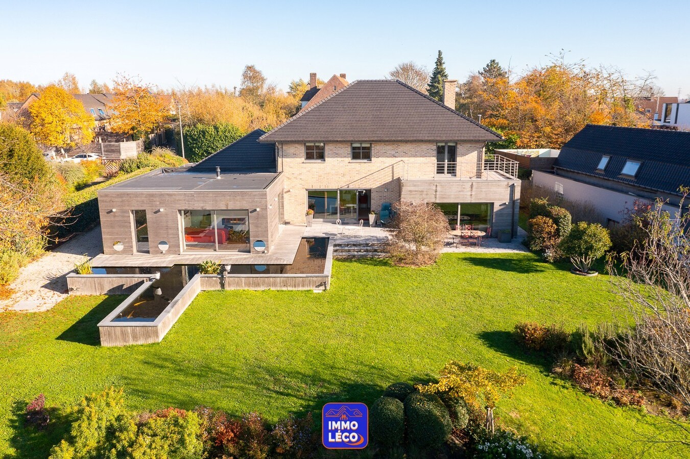 Propriété de prestige au Bois Fichaux avec dépendance, érigée sur 1899m² ! Vue imprenable ! 