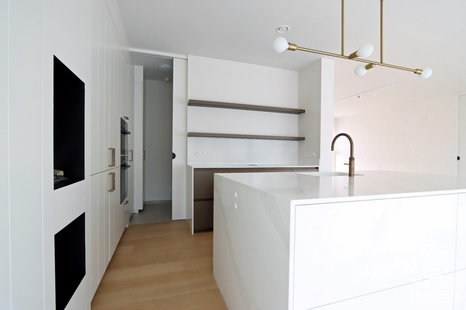 Open keuken in marmer met alle comfort