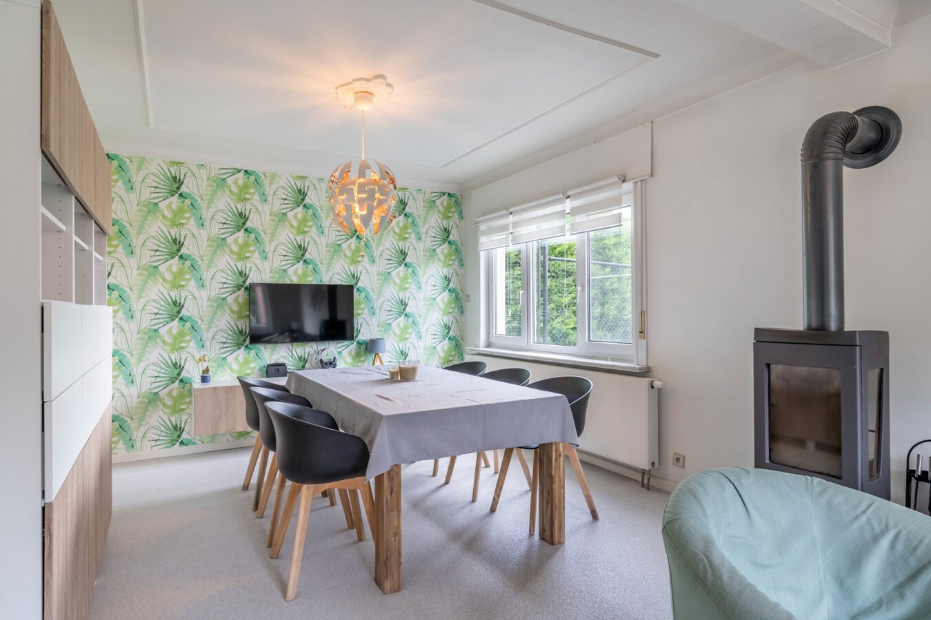 Ruime woning met 4 slaapkamers op een zeer ruim perceel. 