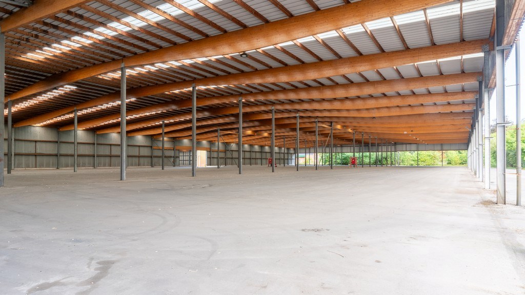 Logistieke loodsen te huur in de haven van Gent