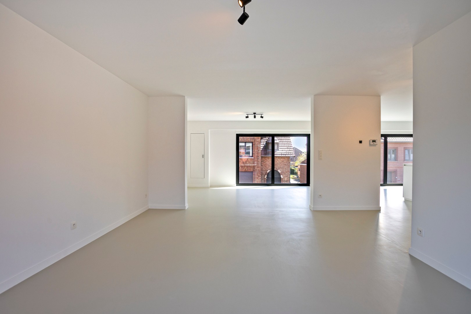 Gerenoveerd ruim en lichtrijk appartement met 2 slaapkamers en ruim terras - EPC label B 