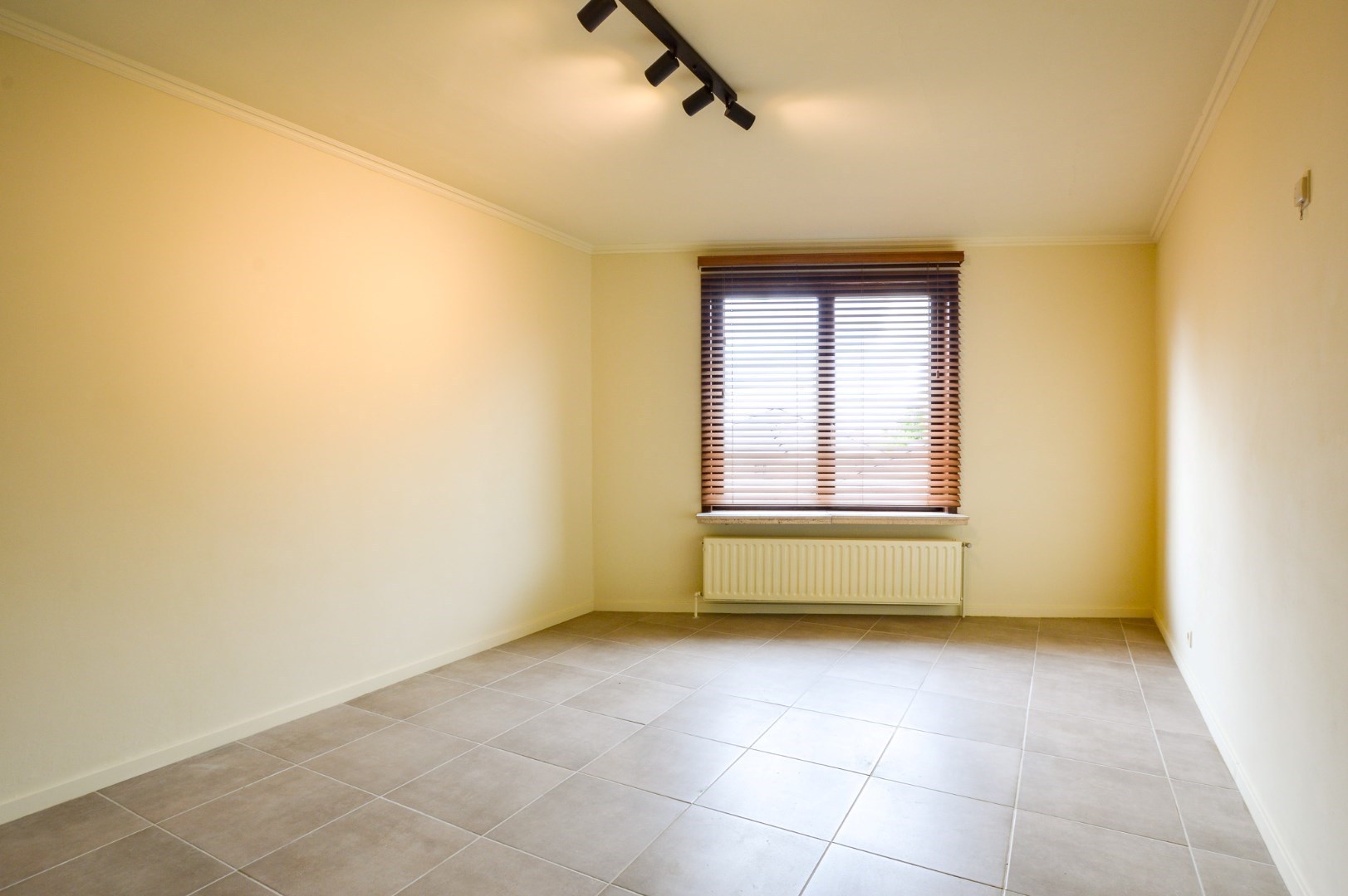 Ruim appartement (146 m²) met 2 slaapkamers in het centrum van Jabbeke 