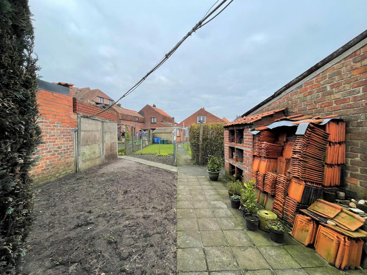 Woning met 2 slaapkamers en diepe tuin te Koekelare 
