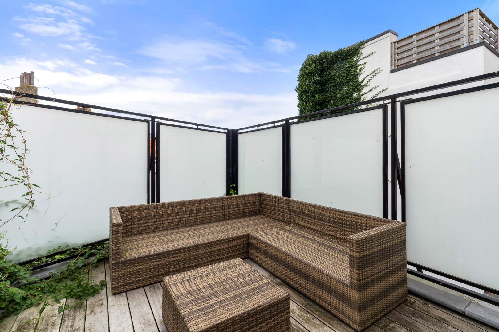 Magnifique appartement de 2 chambres avec terrasse ensoleillée, à proximité du centre. 