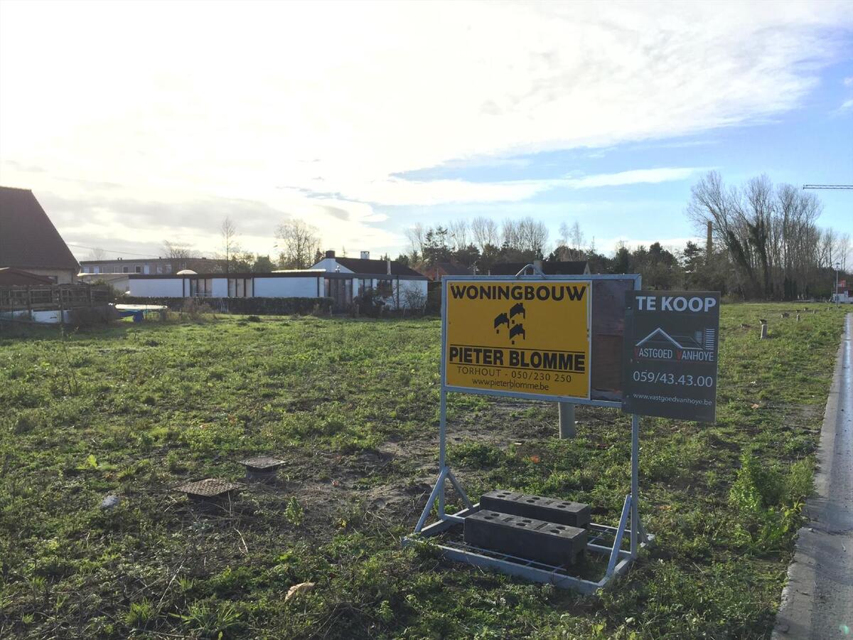 MOOIE NIEUWBOUW VILLA IN VERKAVELING TUSSEN BREDENE EN DE HAAN 