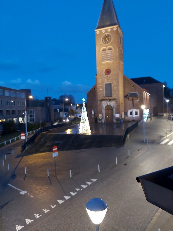 Uitstekend gelegen duplex appartement. Geen vaste kosten ! 