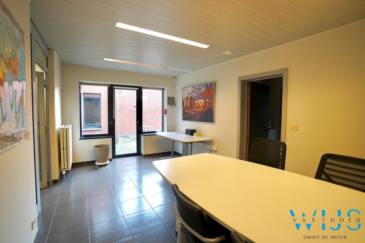 Volwaardig handelspand te Oosteeklo ! 