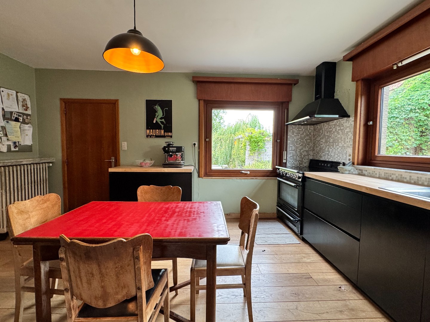 Landelijk gelegen woning met bijgebouwen op 3.850 m². 