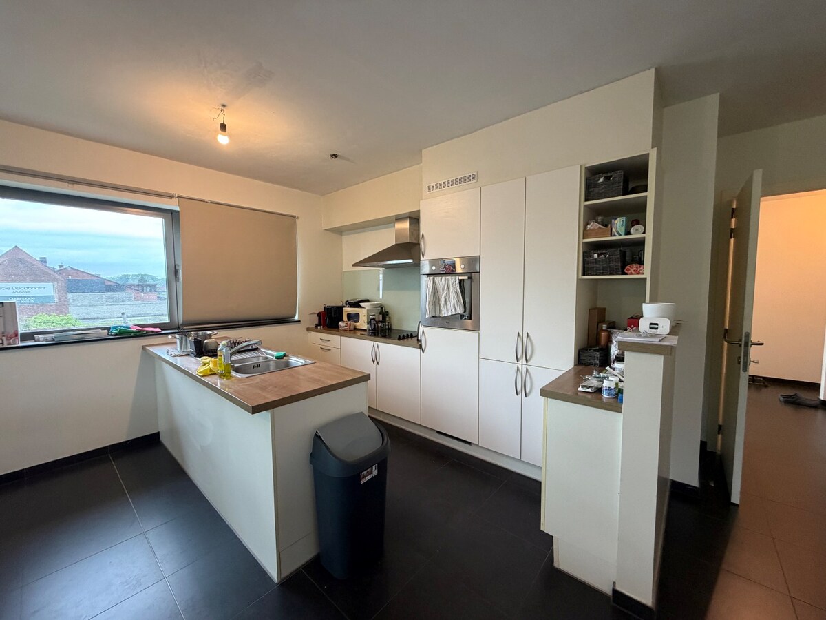 2 slpk-appartement nabij allerhande voorzieningen. 