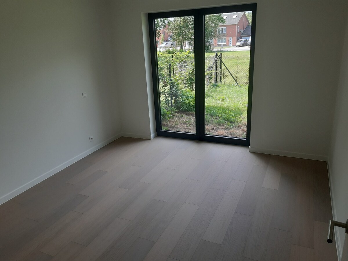 Gelijkvloers 2 slpk-appartement in Wortegem-Petegem. 