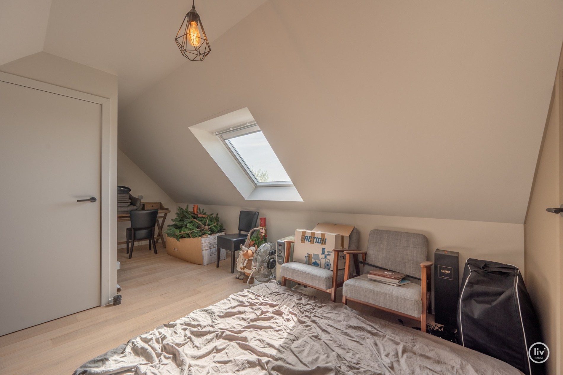 Prachtige halfopen woning met 5 slaapkamers en mooie tuin gelegen in Knokke. 