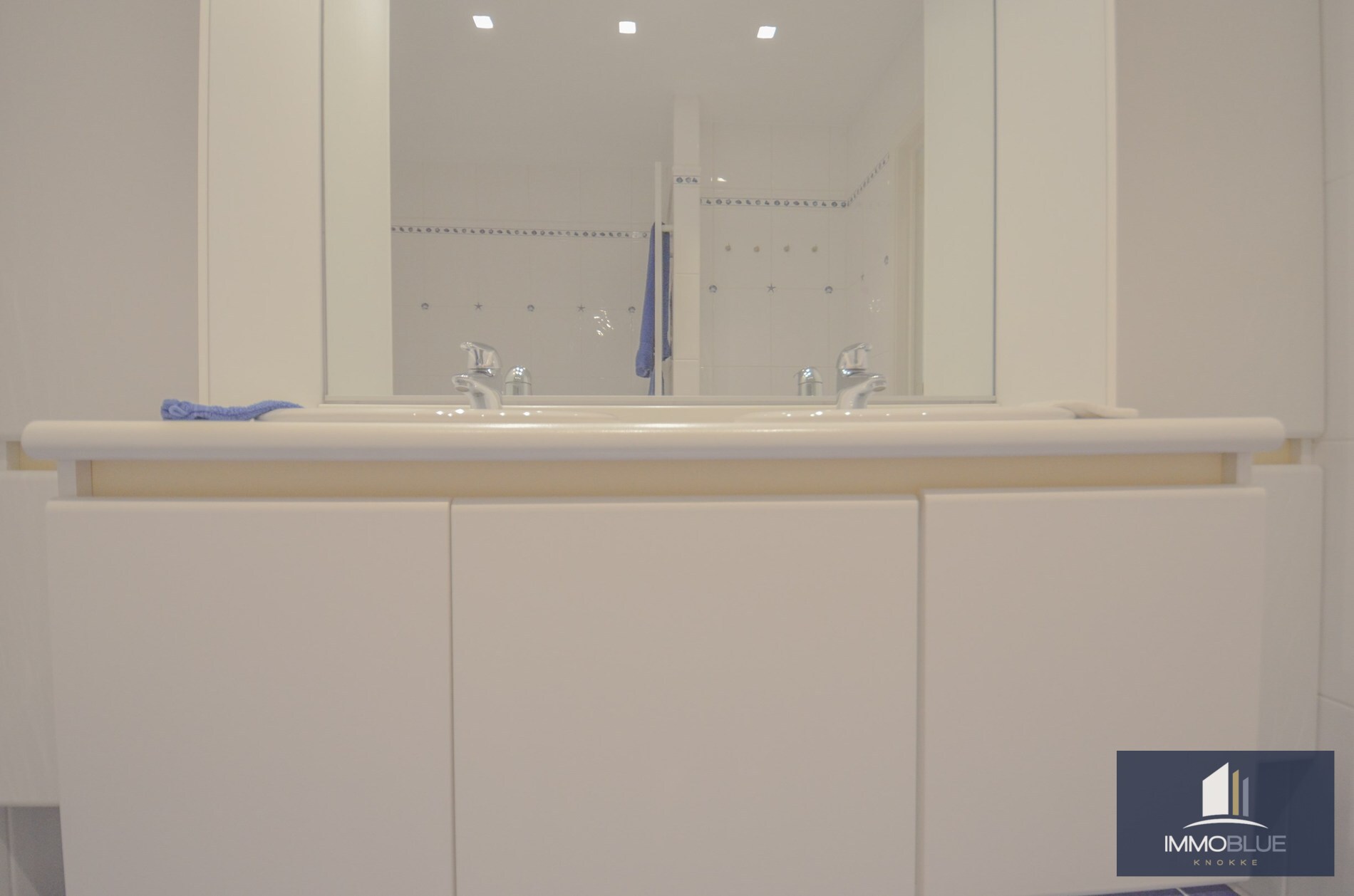 Stijlvol duplexappartement met zonnige terrassen en open zicht op de villa’s van het Zoute. 