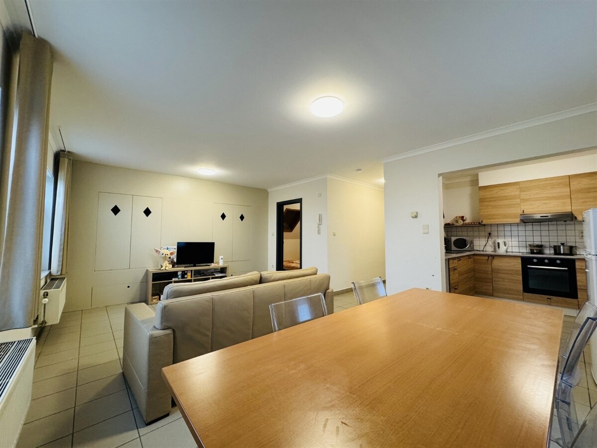 Unieke hoeve met woonst, 3 appartementen en paardenstallen op een ruim perceel van ca 1,2ha te Dilsen-Stokkem 