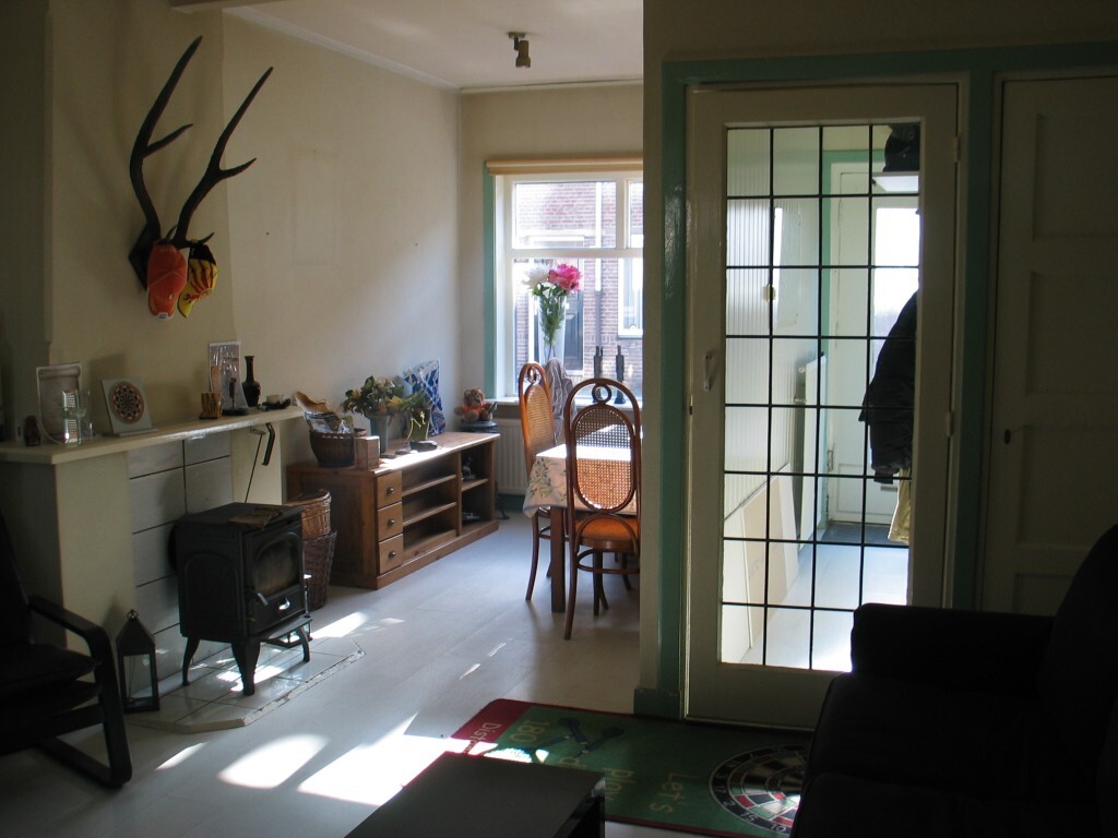 In de wijk 'De Armhoefse Akkers' (Sacramentsparochie) gelegen tussenwoning met achtertuin en stenen berging 