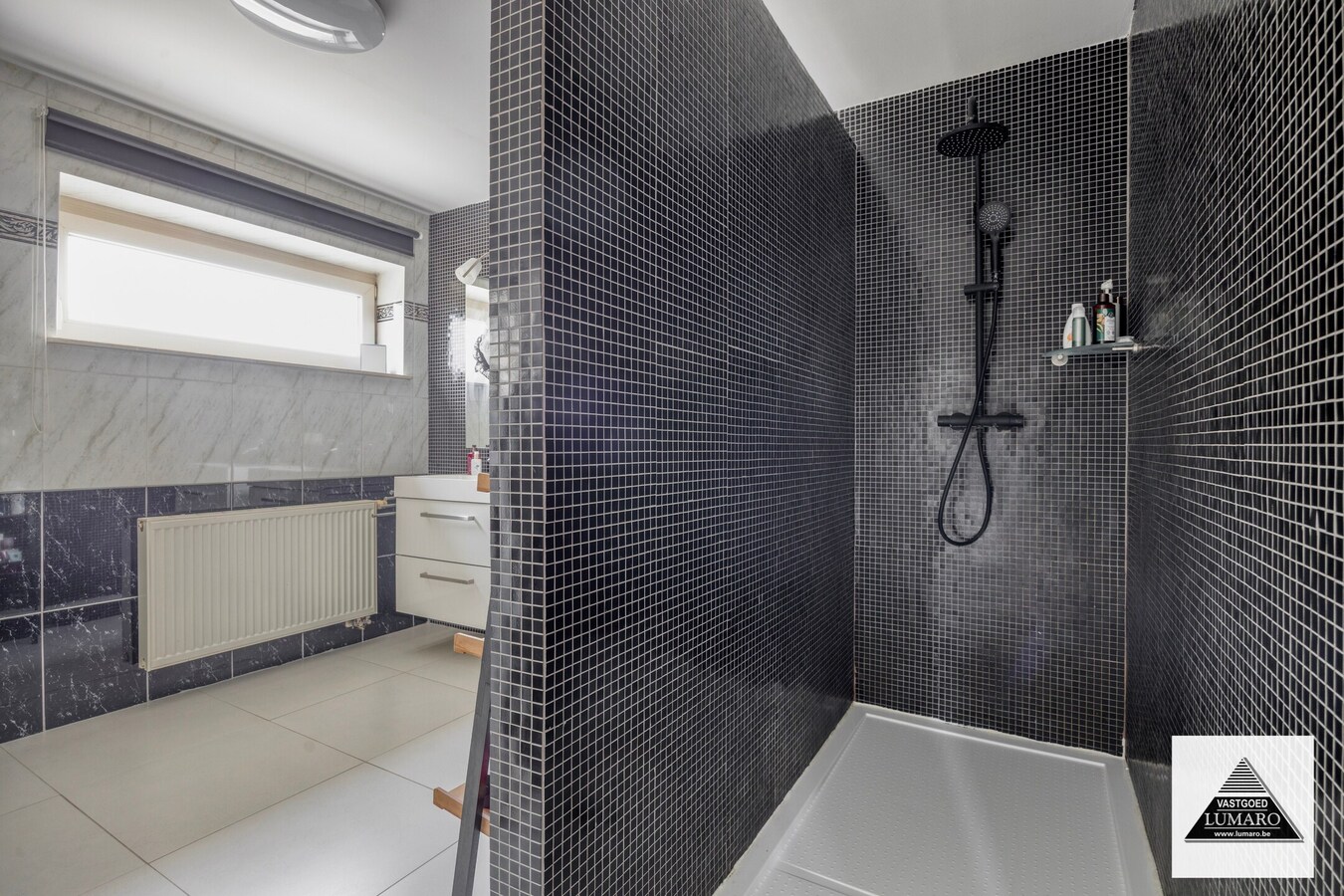 Instapklare villa met zwembad. Landelijke ligging in Leut (Maasmechelen). 