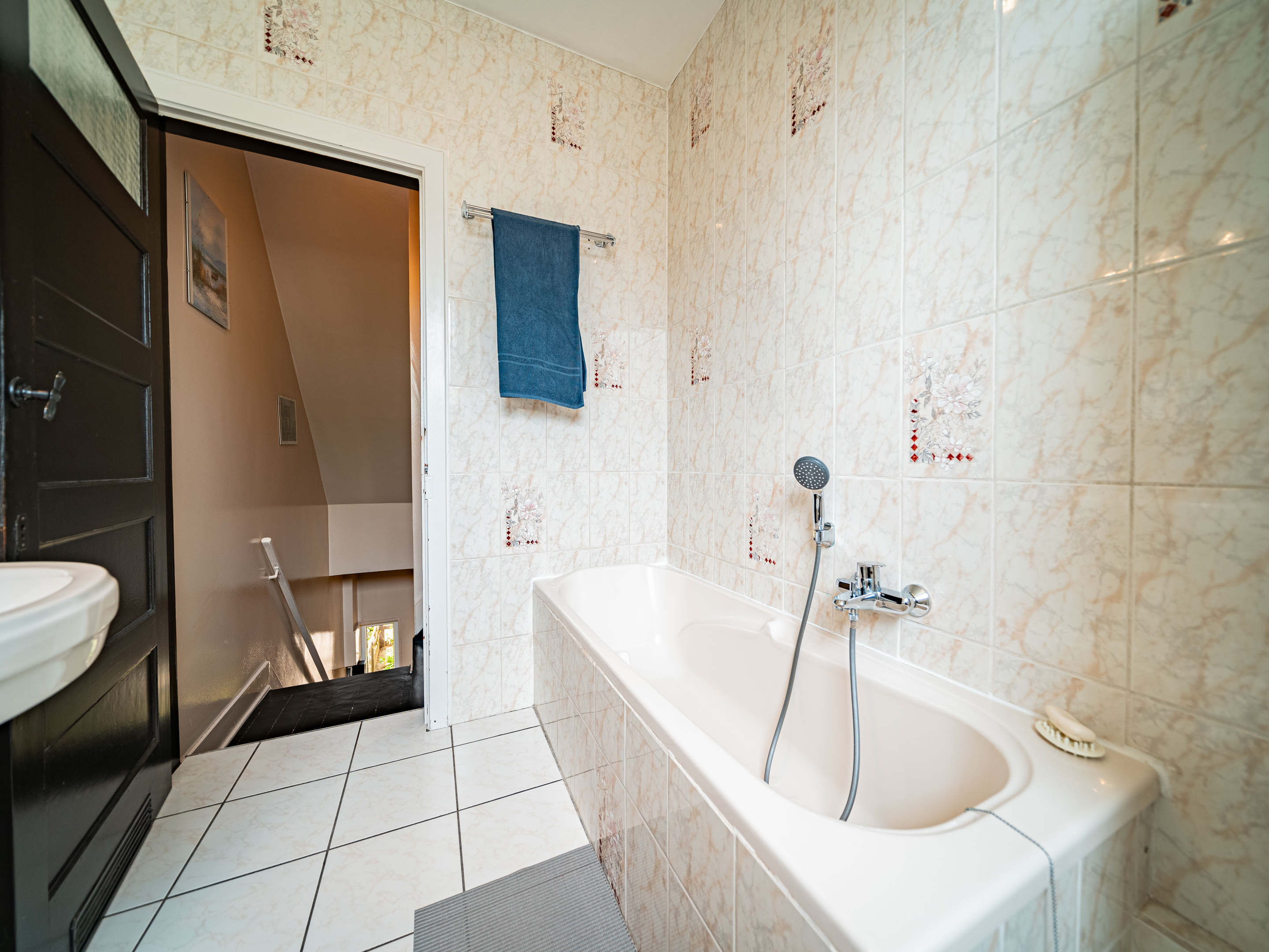 Uitzonderlijk goed onderhouden instapklare woning met 3 slaapkamers en tuin 