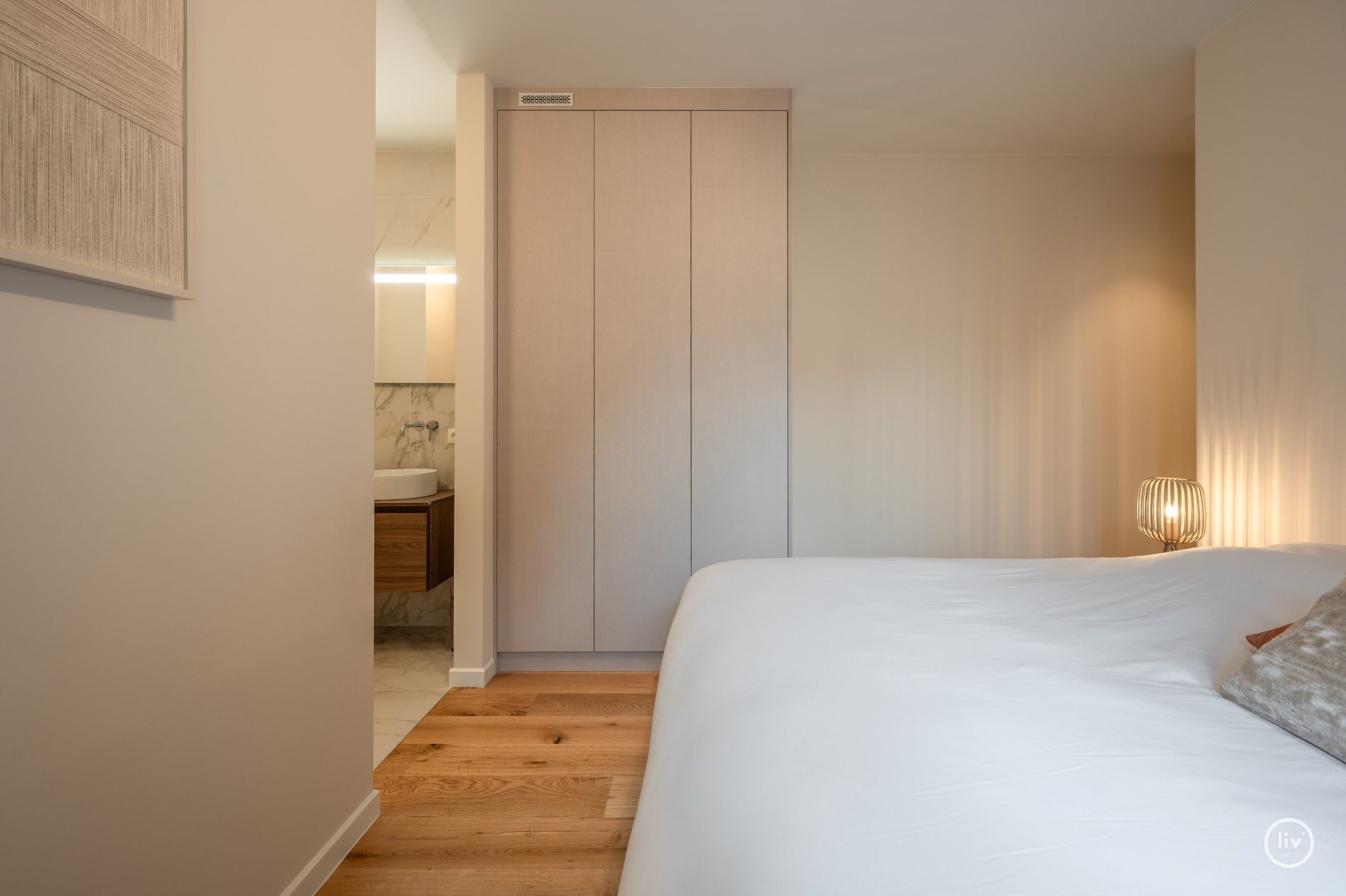 Nieuwbouw appartement met 3 slaapkamers gelegen in de Lippenslaan, het appartement is compleet gemeubeld. 