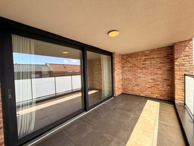 Luxe duplexappartement te huur in het hart van Maaseik, met lift, 2 slaapkamers en 2 terrassen. 