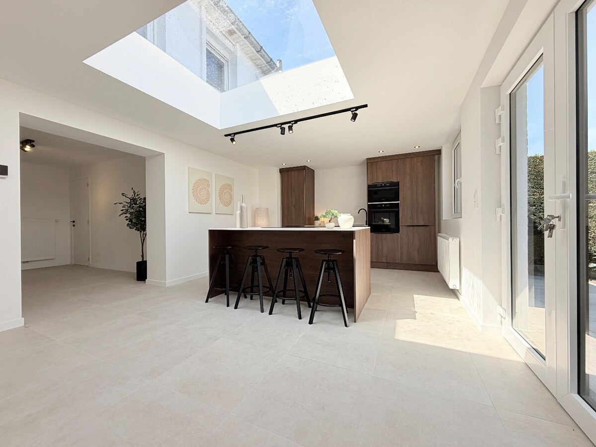 Prachtige gerenoveerde zeer ruime woning in een rustige wijk te  Gullegem ! *** NONO INSPIRED*** 