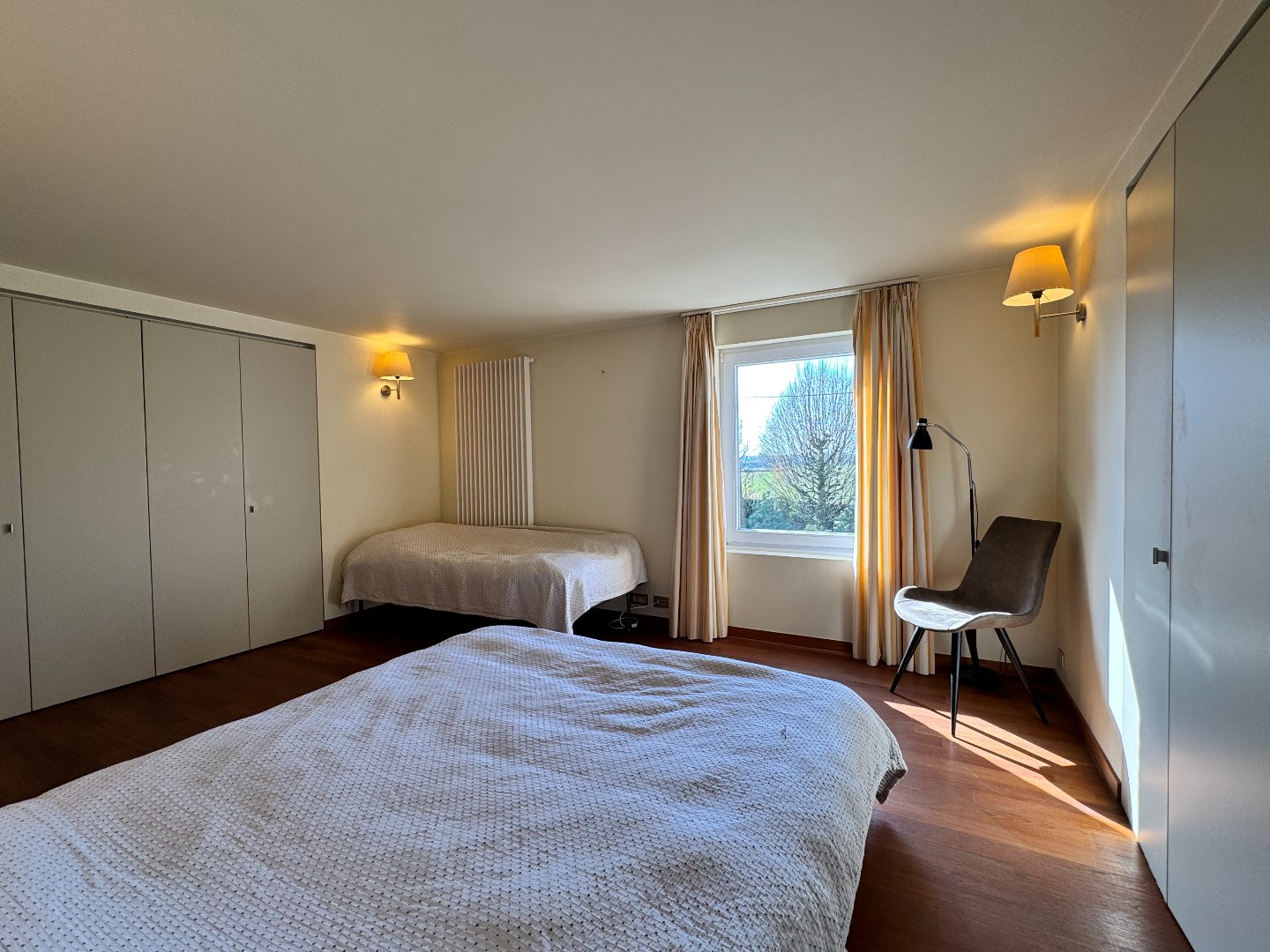 Ruime woning met loods en landbouwgrond op groene locatie nabij Waregem. 