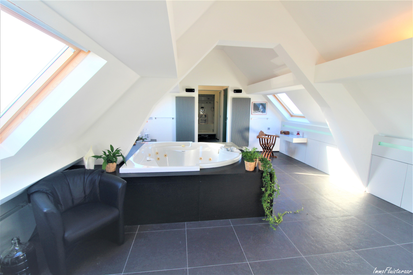 Magnifique maison avec grande annexe et prés sur environ 2ha à Biévène (Brabant Flamand) 