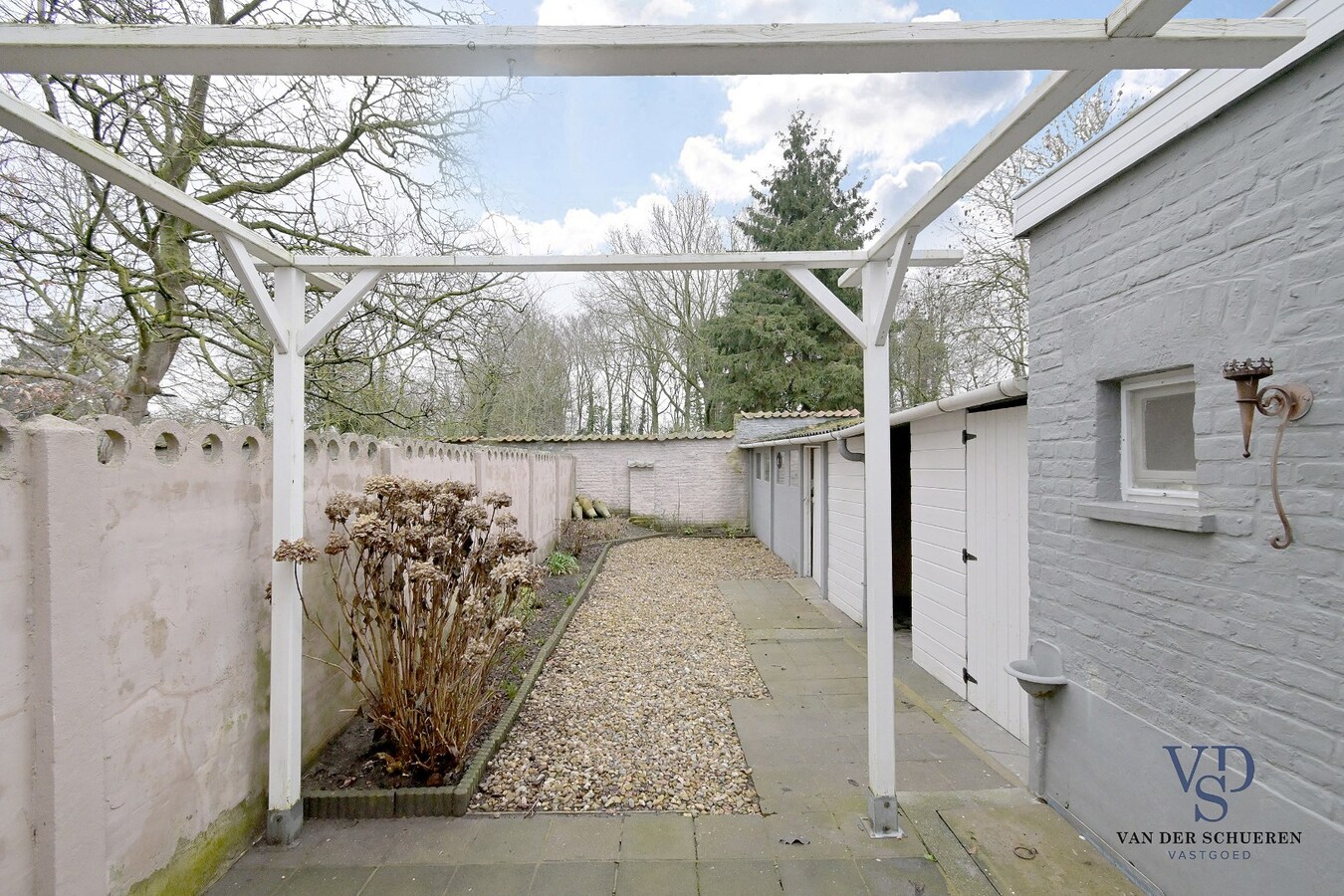 Te renoveren gezinswoning. 