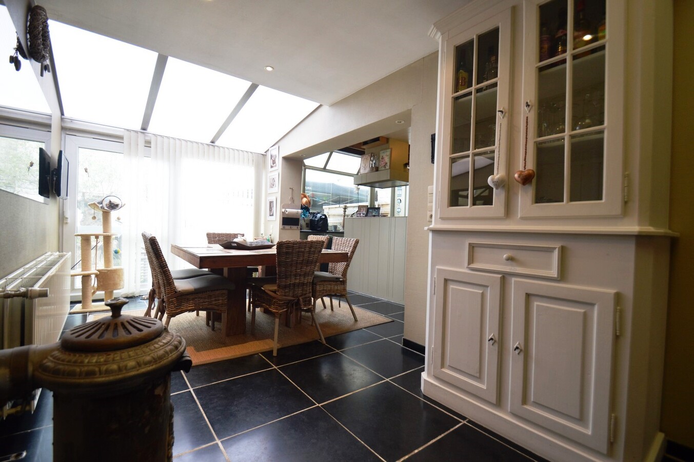 Mooie woning met hangar en ingericht appartement - Duinbergen 