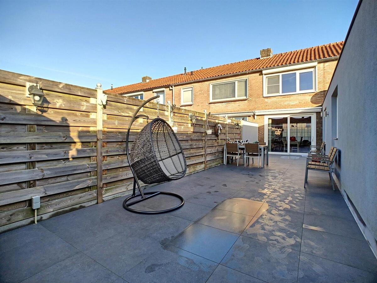 Knap gerenoveerde woning met zongericht terras - Sluis 