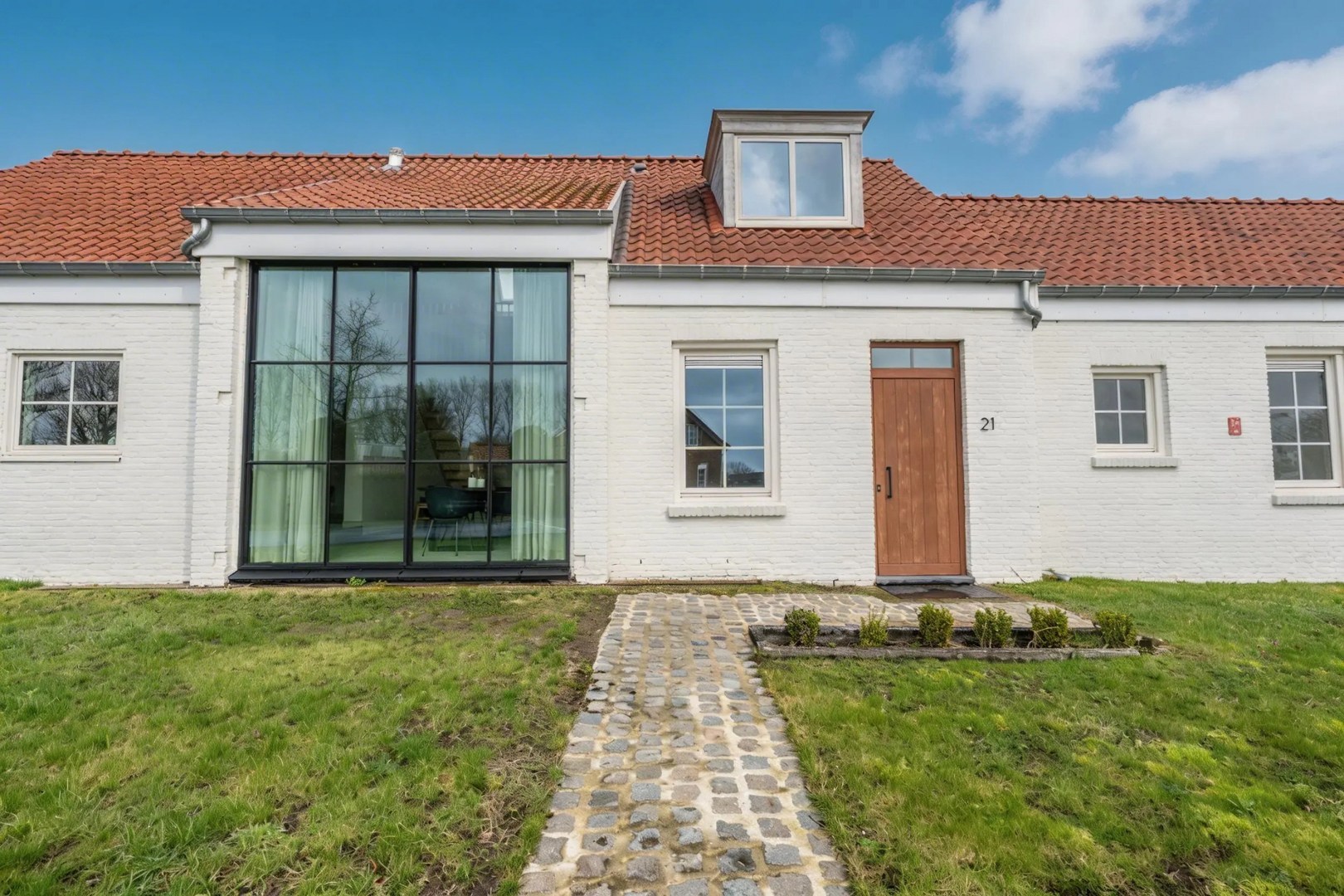 Volledig gerenoveerde woning op slechts 15km van Knokke 