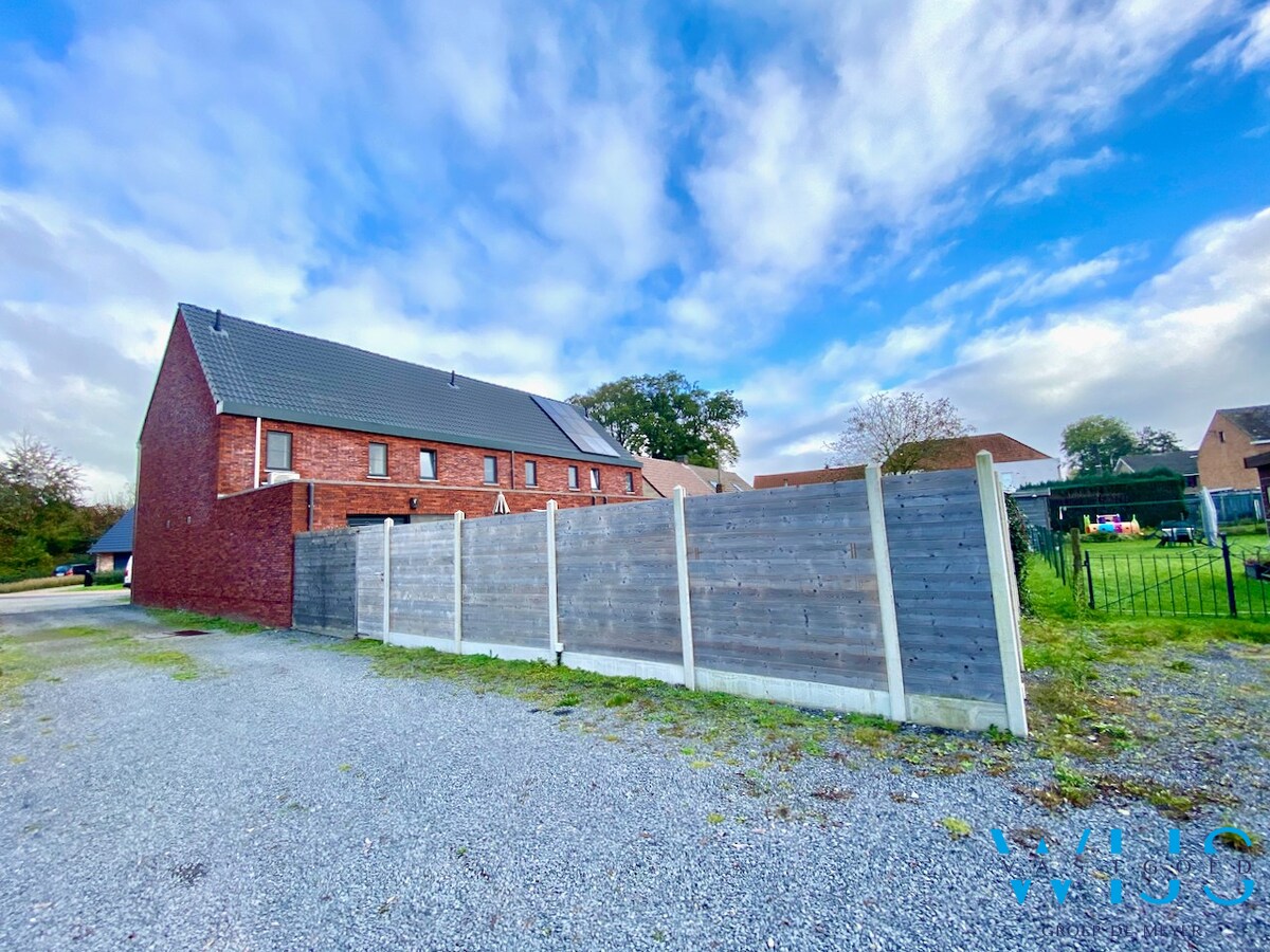 Instapklare gezinswoning te Lembeke ! 