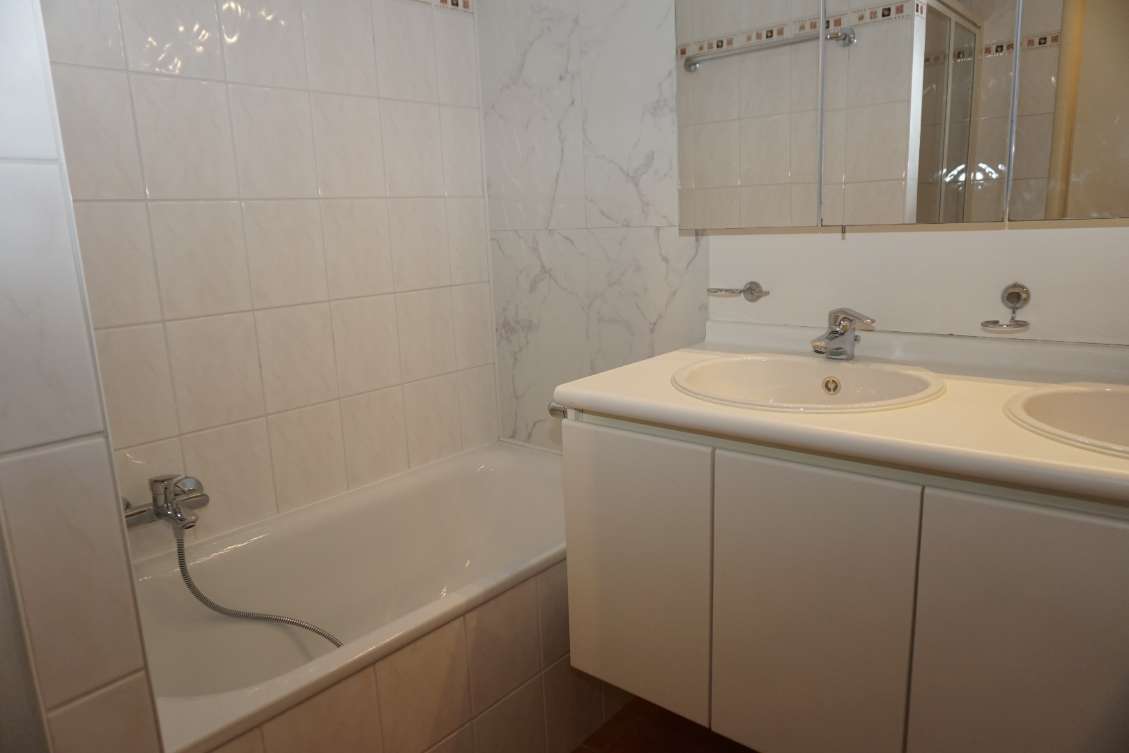 Appartement récent avec terrasse spacieuse à Ostende 