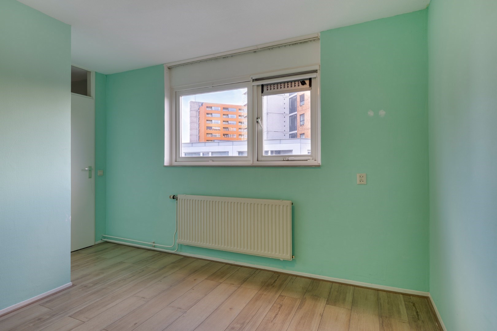 Royale hoek-eengezinswoning met 155 m² wooncomfort en 5 kamers, riante tuin en dakterras. 