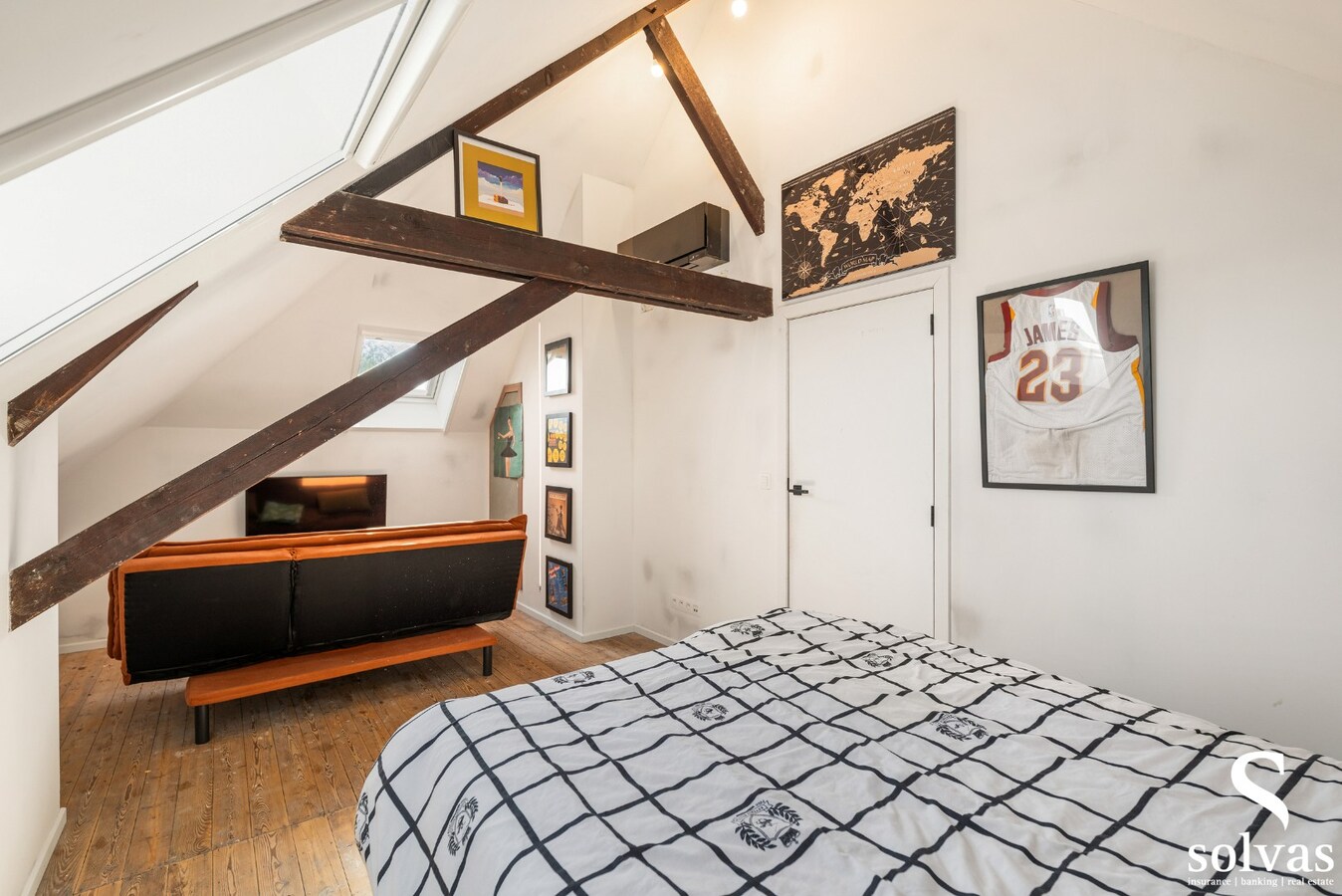 Exclusieve villa met karakter op riant perceel in hartje Zomergem 