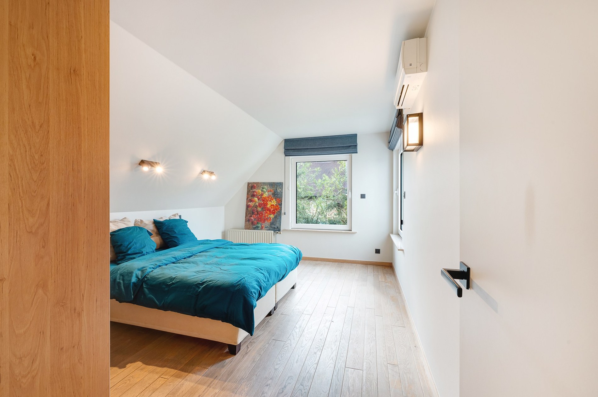 Schitterende villa met zwembad gelegen in residentiële wijk te Knokke. 