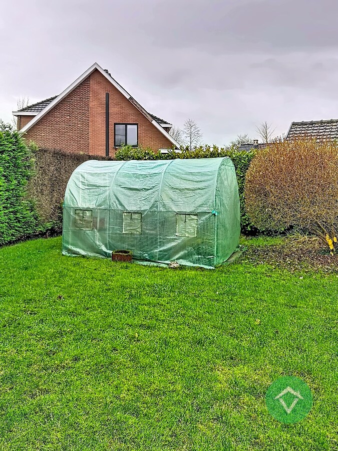 Ruime rijwoning met tuin, garage en 4 slaapkamers in Roeselare 