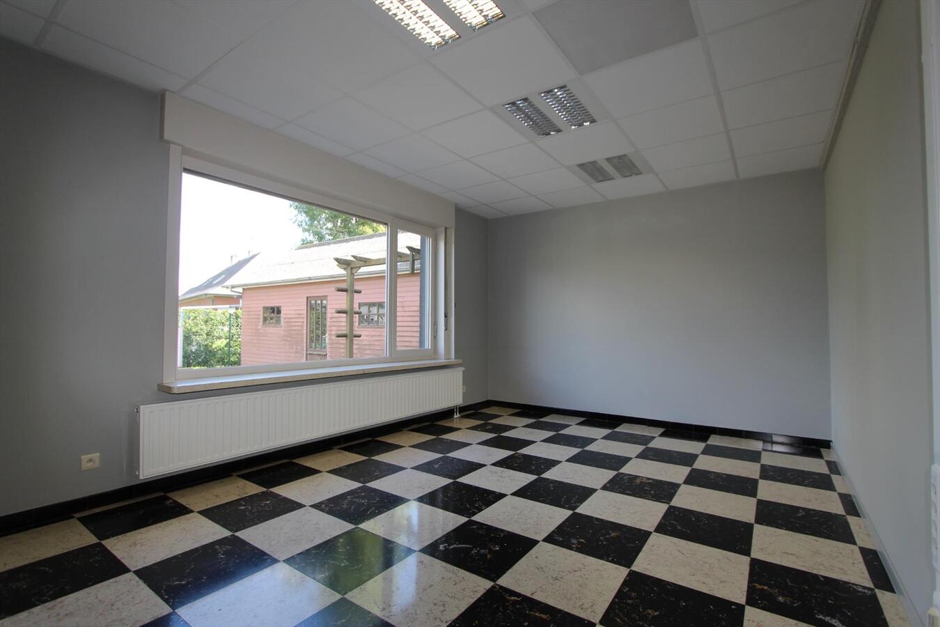 Woning met 4 slaapkamers en garage te Koekelare 