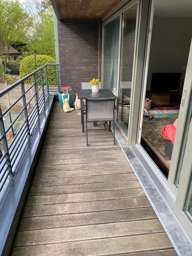 Ruim appartement met 2 terrassen. 