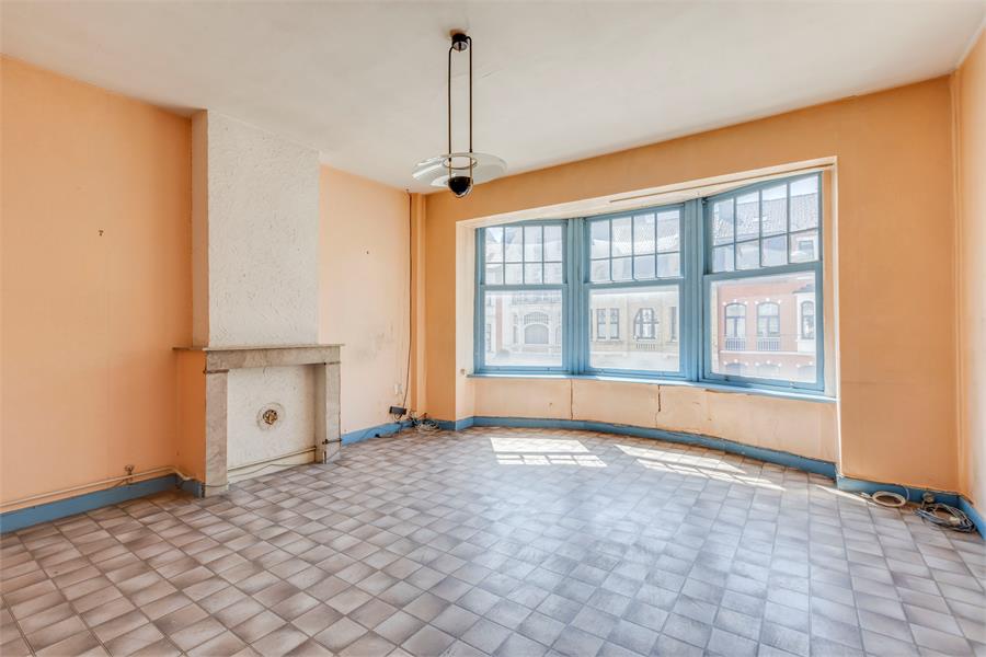 Te renoveren Art Deco herenwoning nabij station 