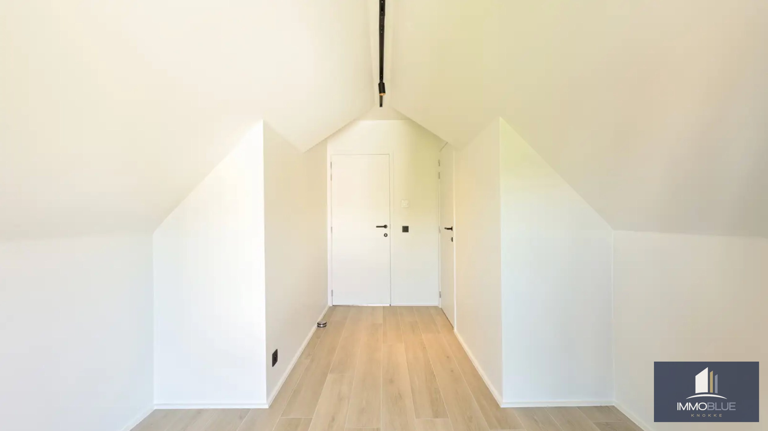 Nouvelle construction villa jumelée proche du centre de Knokke et à distance de marche de la plage. 