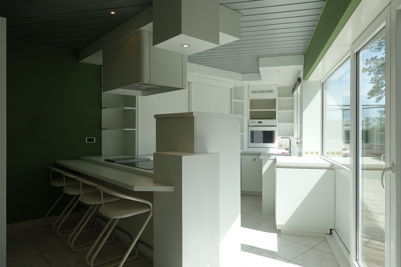 Unieke vastgoedaanbieding aan op- en afrit E40 Jabbeke 