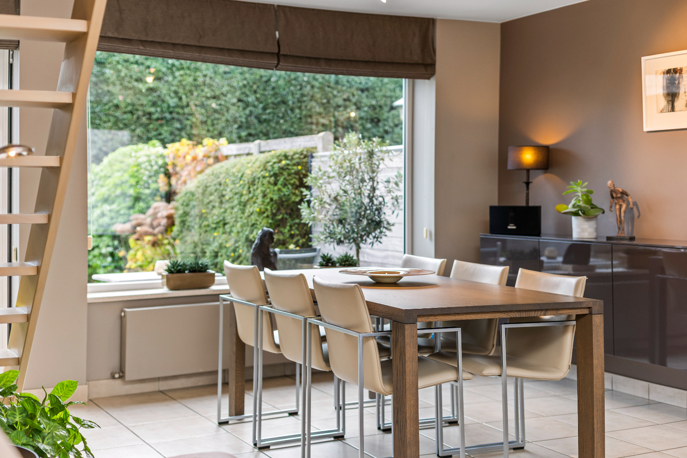 Tot in de puntjes afgewerkte woning in een doodlopende straat 