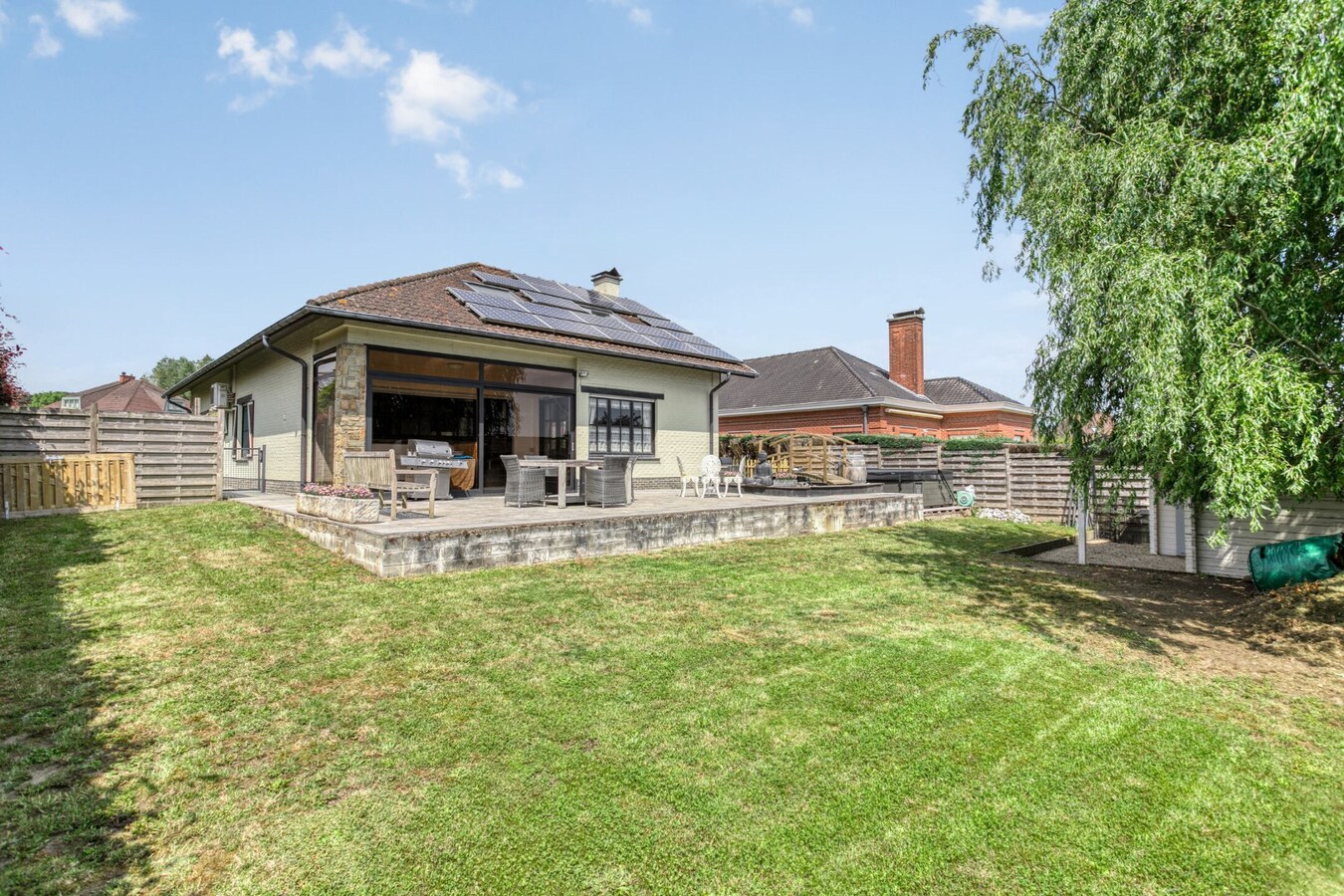 Charmante alleenstaande woning met 5 slaapkamers en ruime tuin (900m2) 