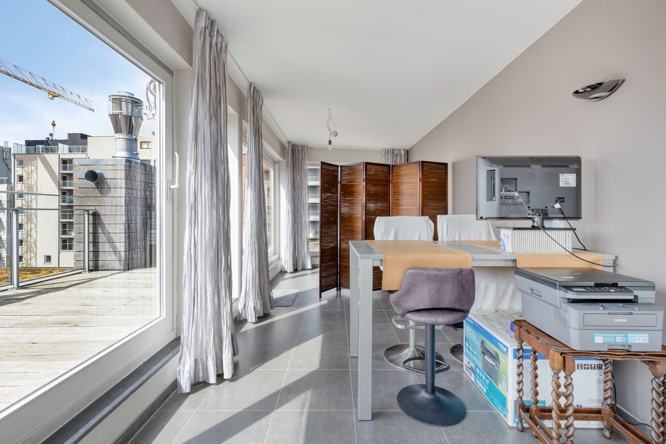 Penthouse ensoleillé avec une très grande terrasse 