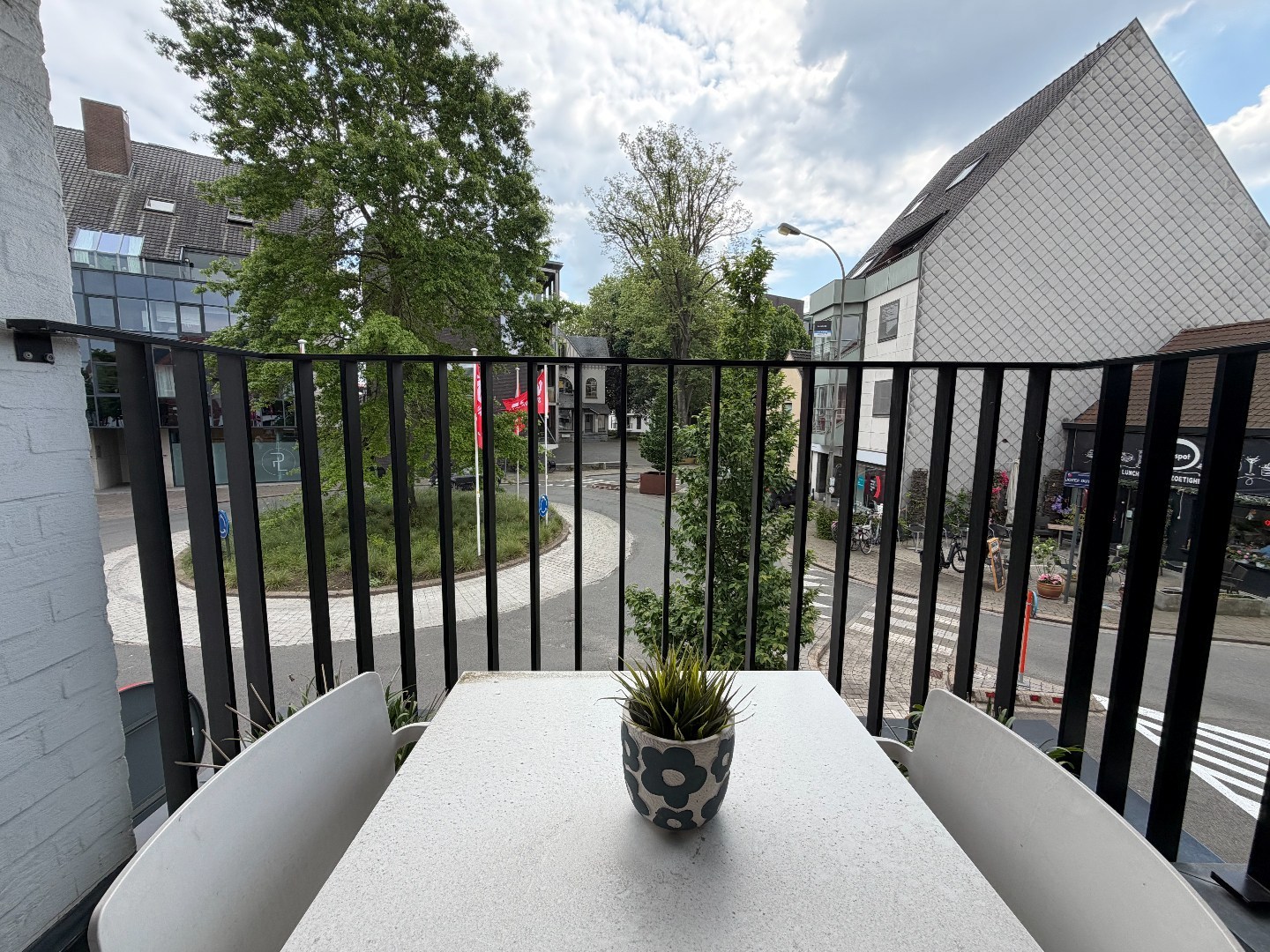 Appartement met 2 slaapkamers en garage te huur in het centrum van Waregem 