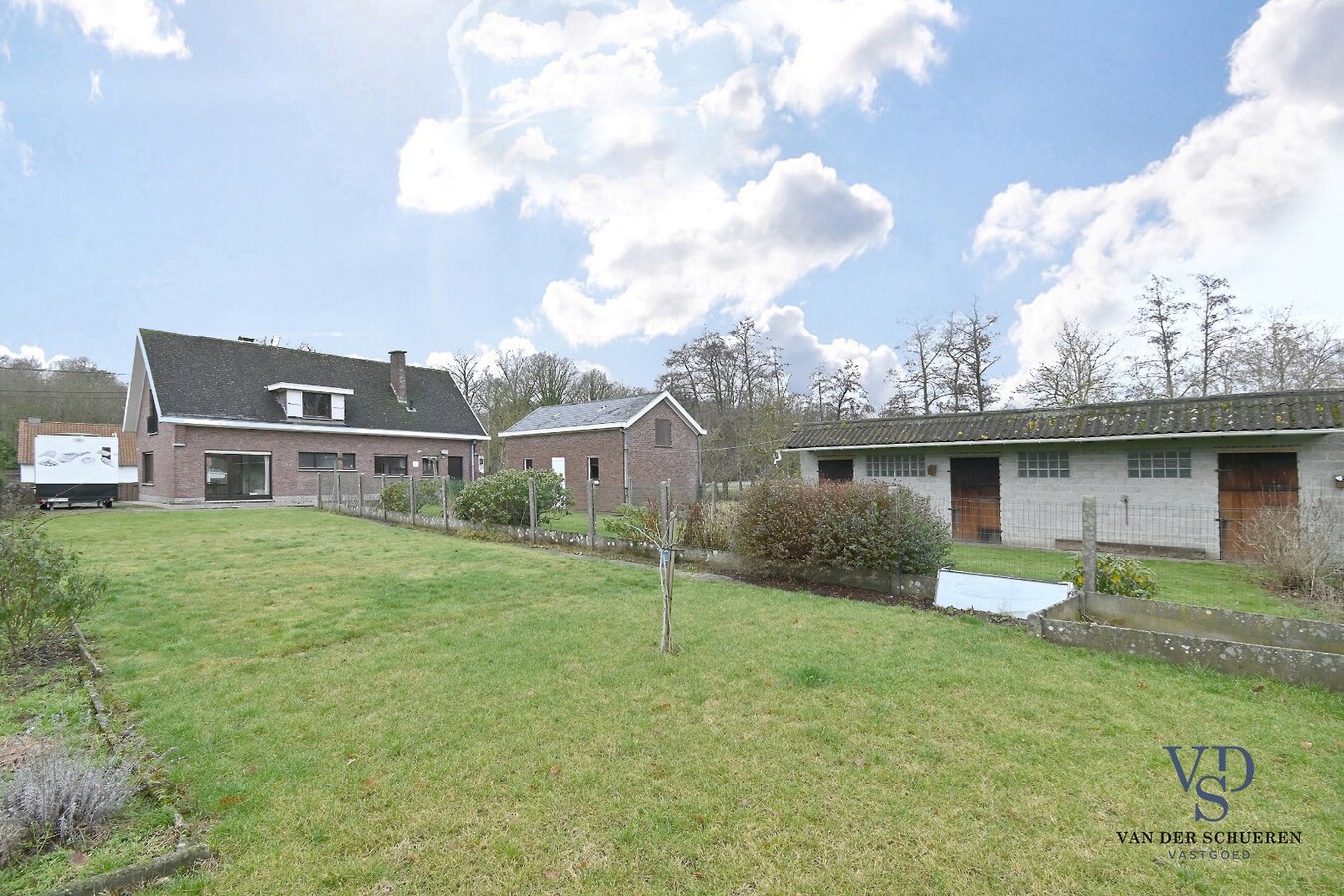 Degelijke eigendom met mogelijkheden 