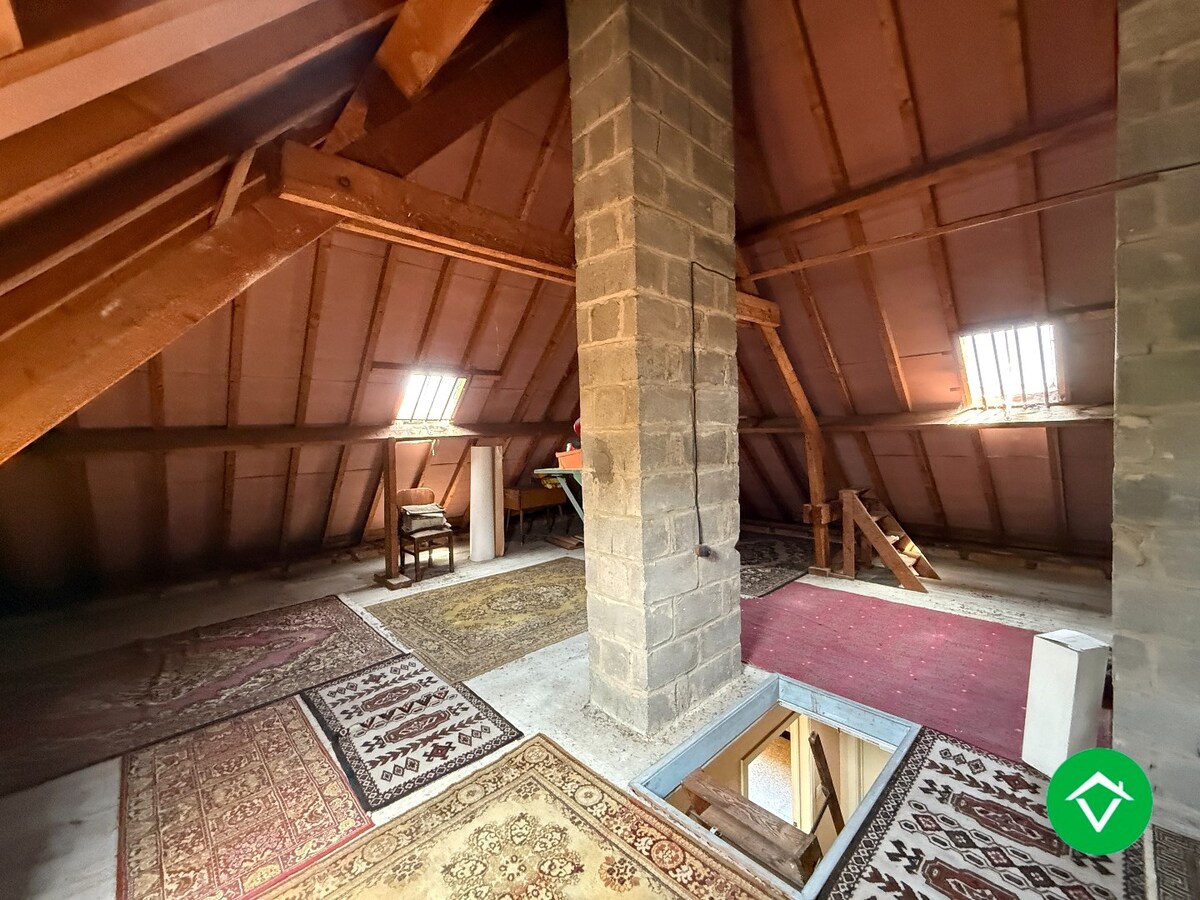 Stevige woning met 3 slaapkamers, tuin en garage in een rustige wijk te Rumbeke 