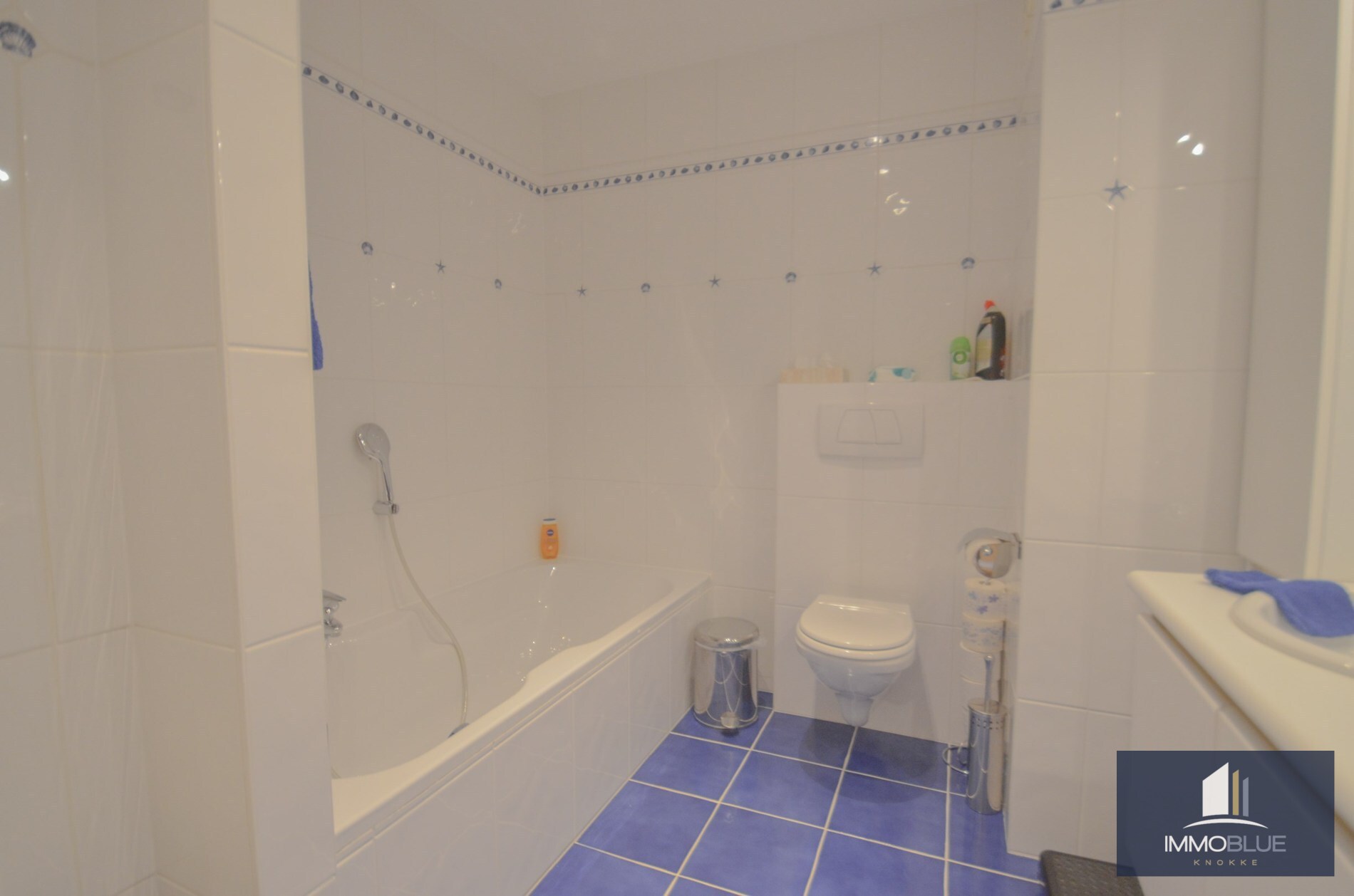 Stijlvol duplexappartement met zonnige terrassen en open zicht op de villa’s van het Zoute. 