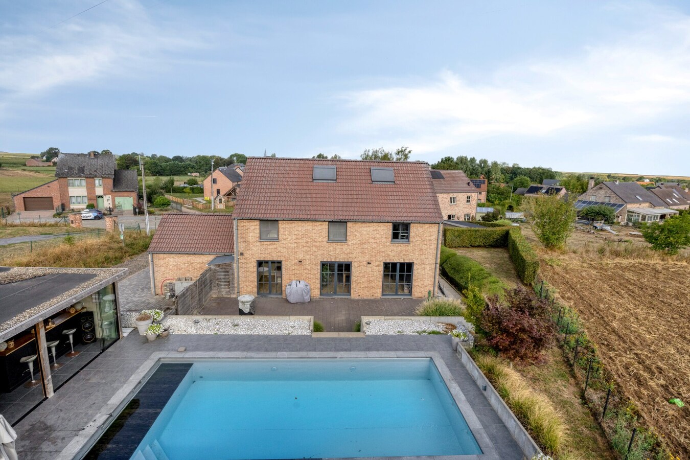 Exclusieve VILLA met zwembad en poolhouse te Piétrain - PEB energielabel B 