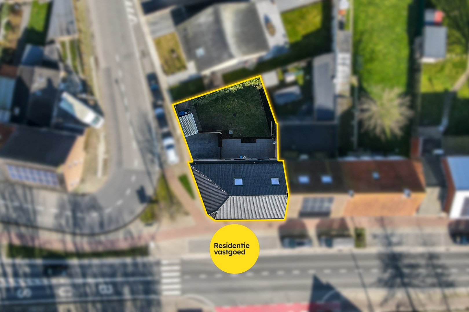 Ruime hoekwoning in het centrum van Eernegem 