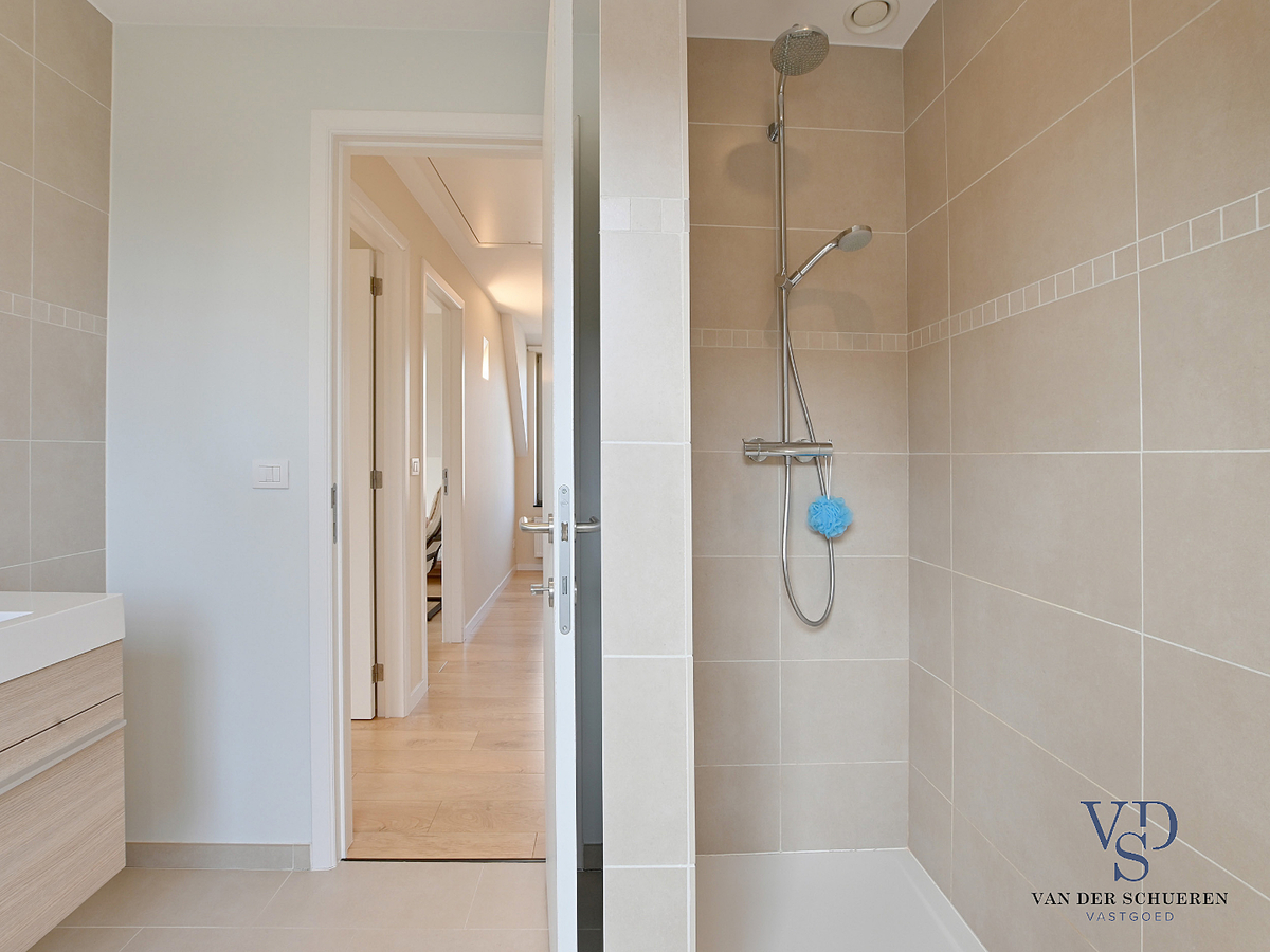 Recente, stijlvolle villa in rustige verkaveling ! 